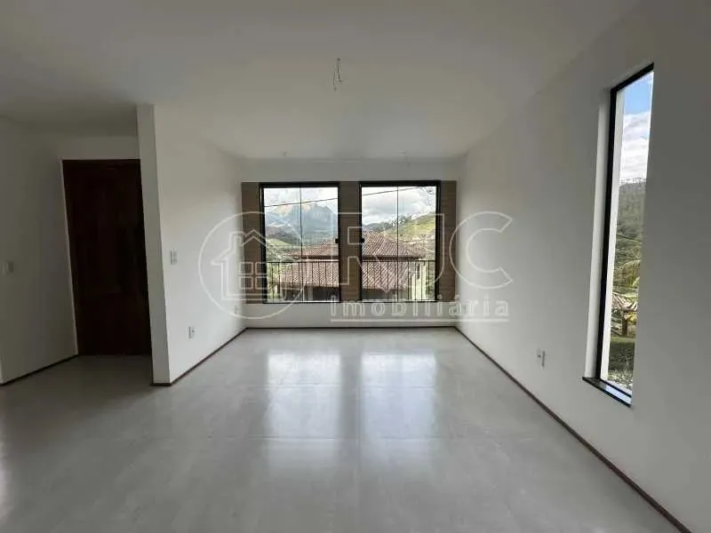 Imóvel para venda tem 127 metros quadrados com 4 quartos em Vargem Grande - Teresópolis -
