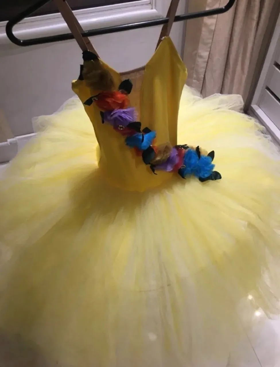Tutú Amarelo com Detalhes Florais