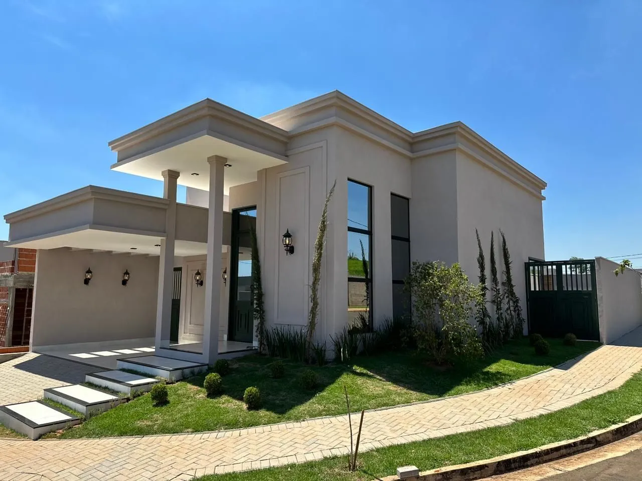Imóvel a venda no Condomínio Maria Julia, completo, com Home, escritório e piscina.