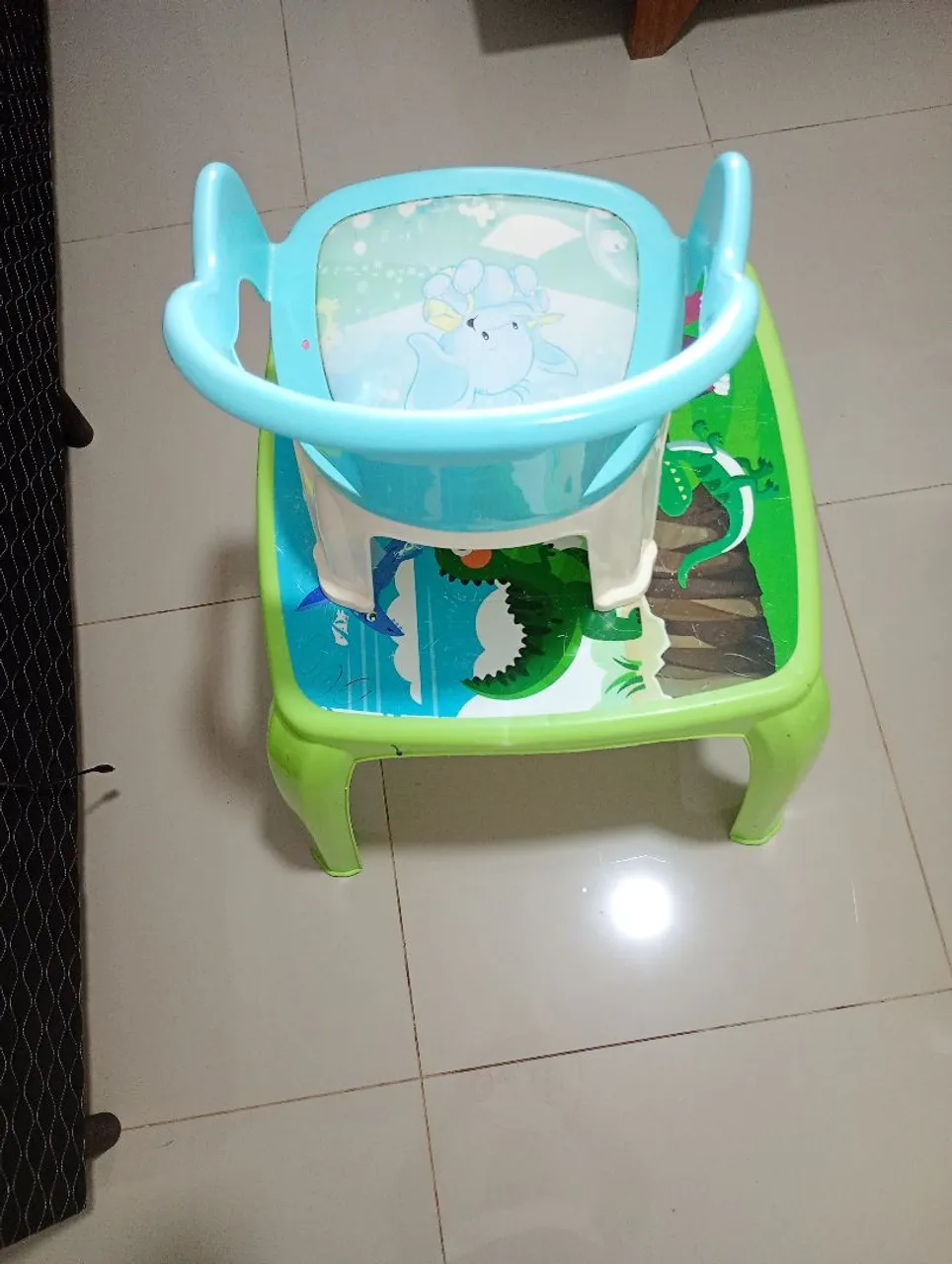 Mesa + mais cadeira infantil