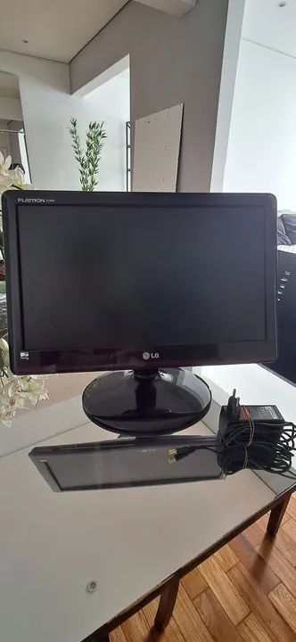 Monitor LG 19 polegadas avariado.