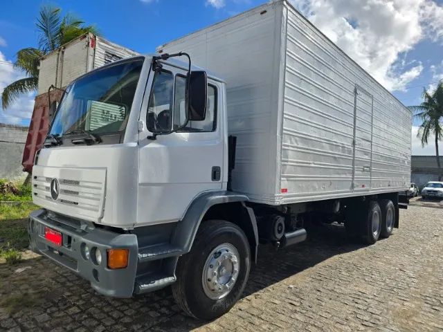 VENDO CAMINHAO MB 1420 2002 BAU COM RAMPA