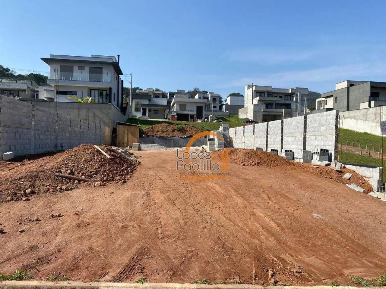 Oportunidade! Terreno plano à venda pronto para construir em condomínio fechado! Atibaia!1