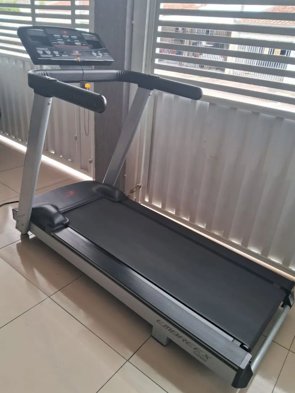 Esteira profissional embreex 566.18km/h.motor placa weg - Foto 5