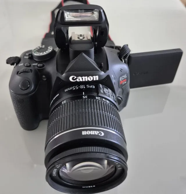 CAMERA CANON EOS REBEL T3i 600D + Lente Zoom Canon 18-55 mm + Lente Zoom Canon 75-300mm