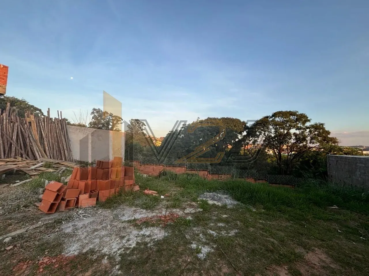 TERRENO A VENDA NO CONDOMINIO BOSQUE DOS CAMBARÁS - DIVISA DE VALINHOS E VINHEDO
