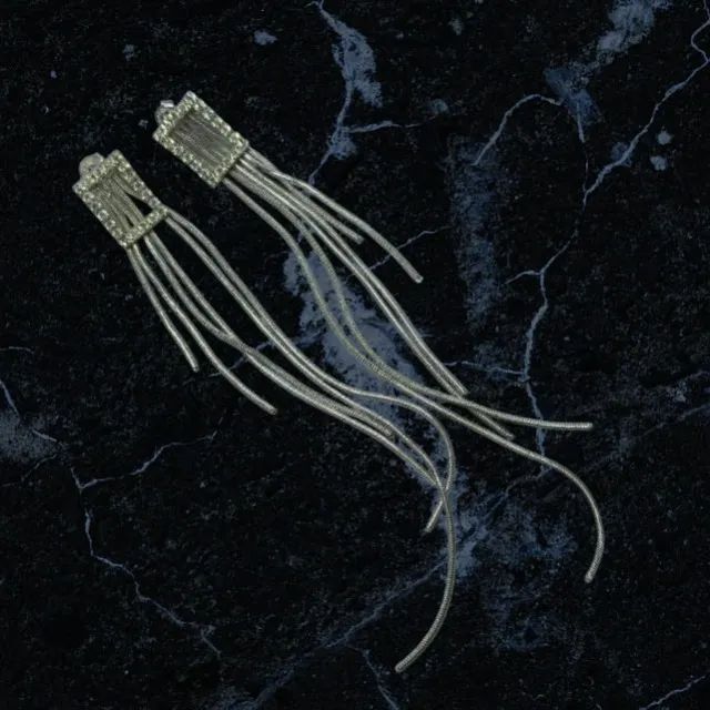 Par de Brincos de Prata com strass e fios pendurados - Foto 5