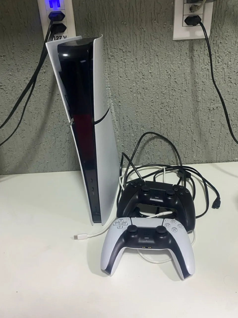 Console Ps5 Slim Edição Digital com 2 controles e 7 jogos
