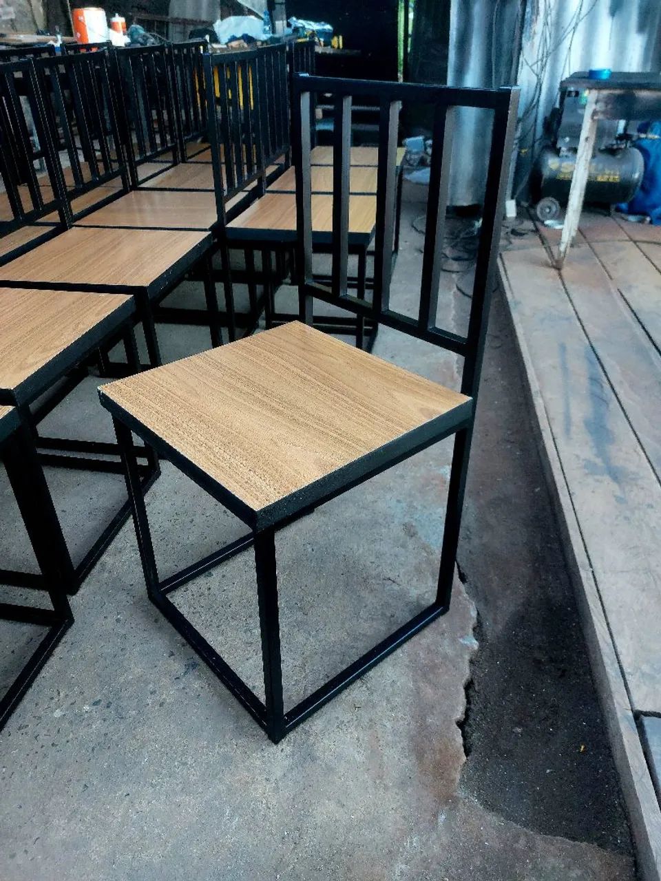 Cadeiras 180 a unidade base metal e MDF  - Foto 4