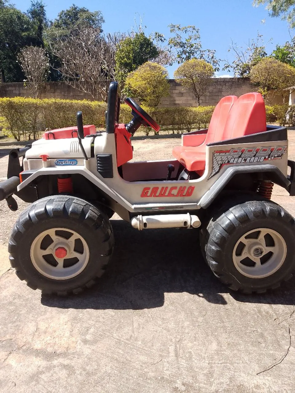 Jipe Elétrico Infantil Peg Perego Gaucho