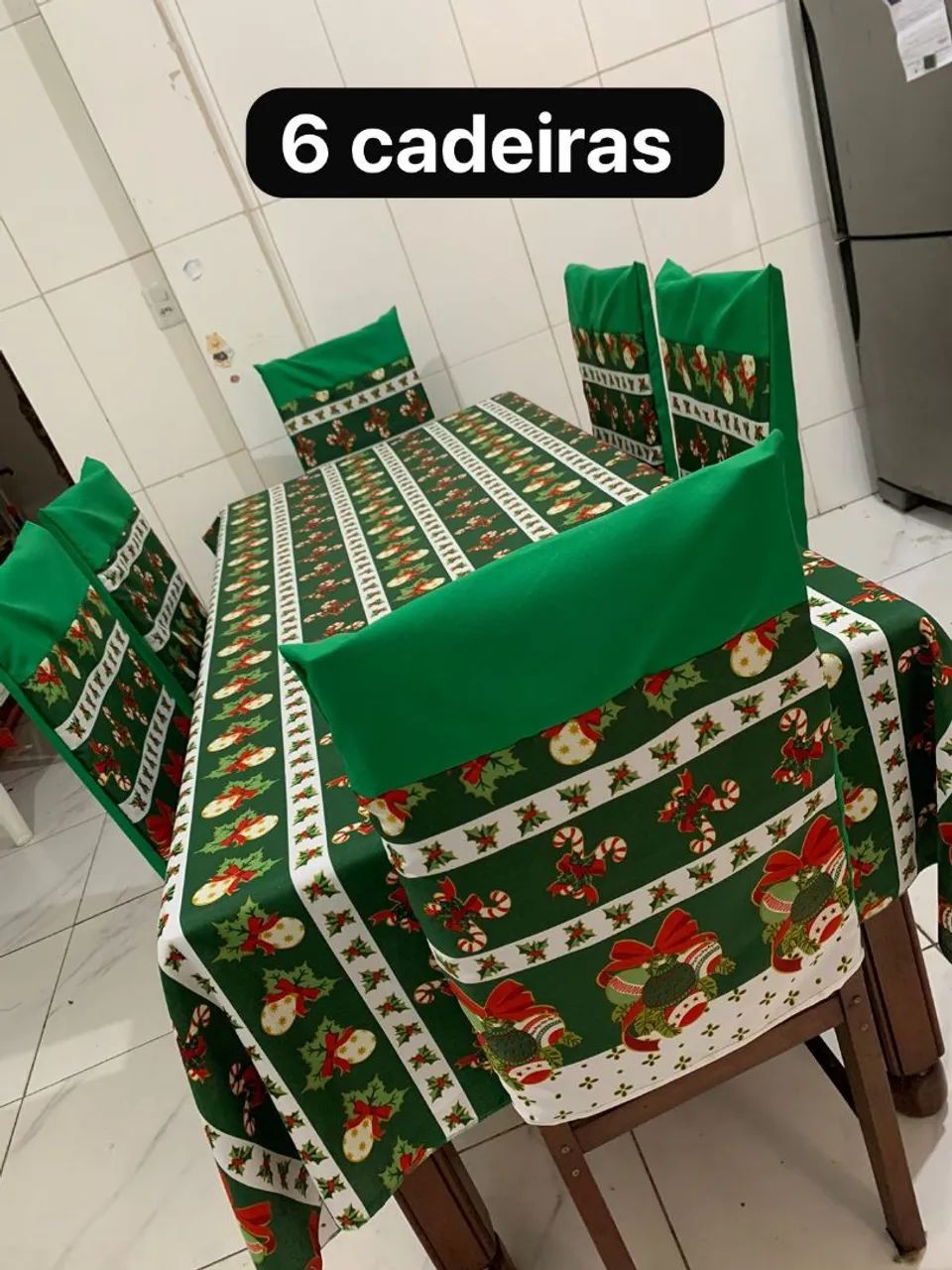 Toalha de mesa e capas de cadeira pra 6  e 4 lugares!