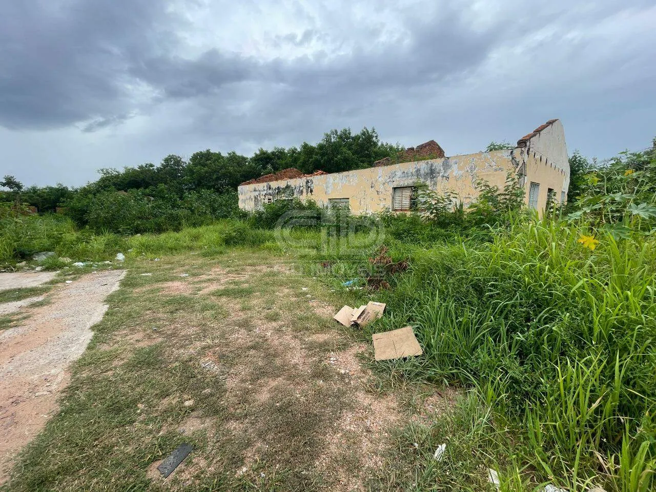 Terreno Comercial com 1.068m² no bairro Ribeirão do Lipa