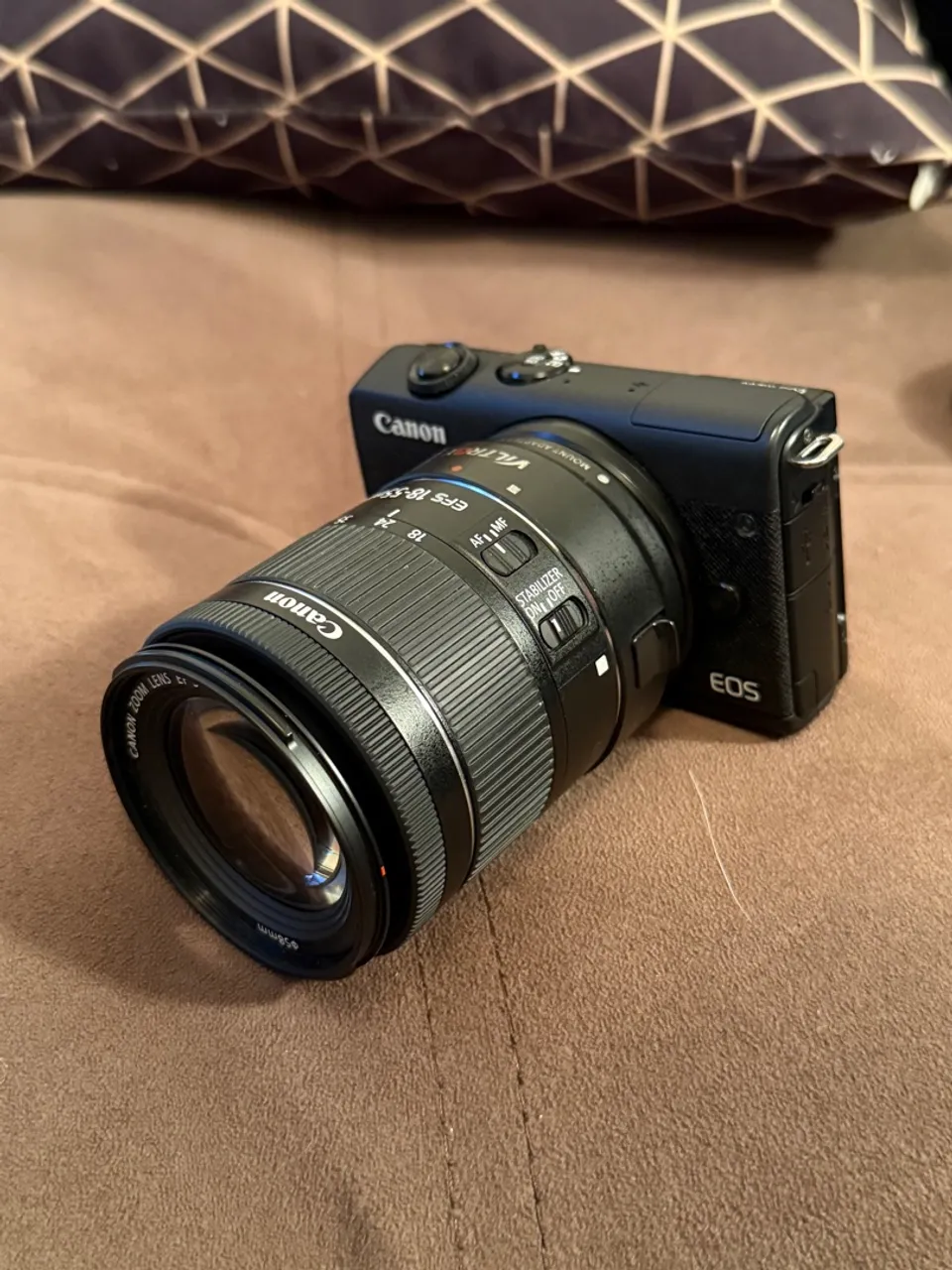 Canon m200 + lente 15-45mm + lente 18-55mm + parasol + 2 baterias + carregador original