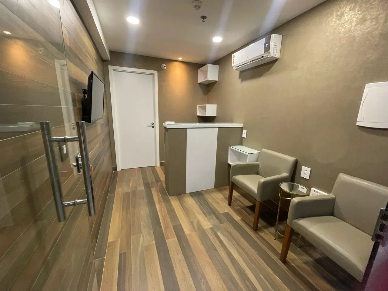 SALA COMERCIAL - EMPRESARIAL NA PONTA VERDE (Record Offices)