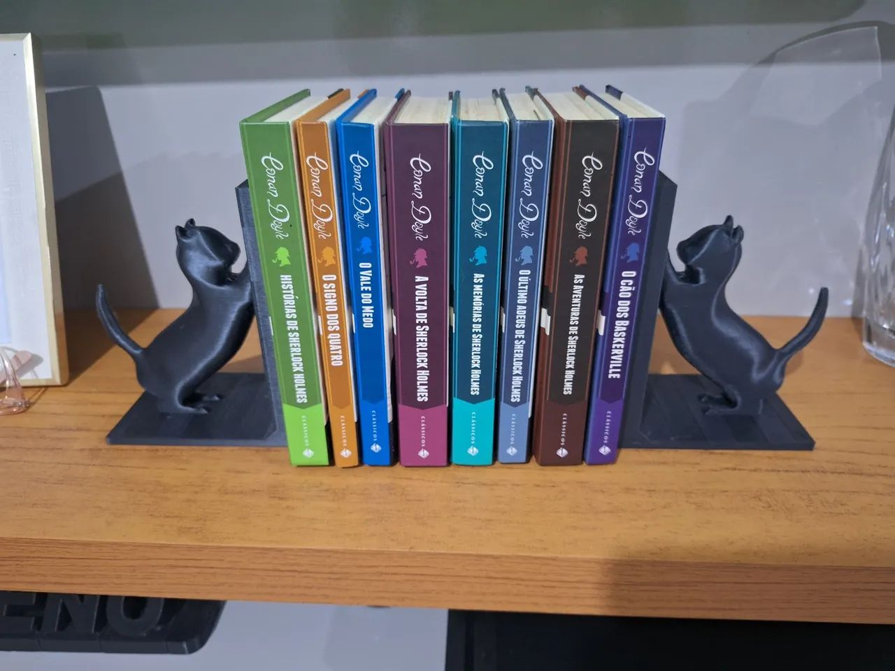 Aparador/ Suporte de Livros modelo Gatos