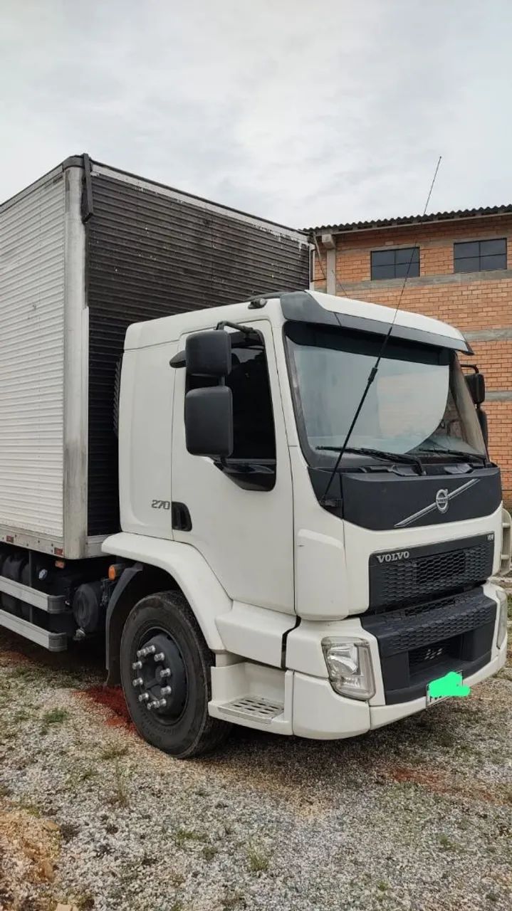 Volvo VM 270 semi novo - Foto 5