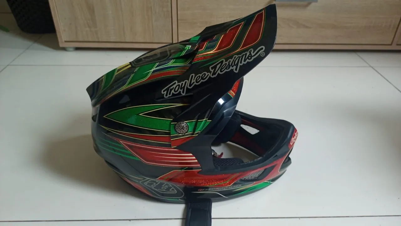 Capacete Troy Lee Designs Carbono BMX/DH