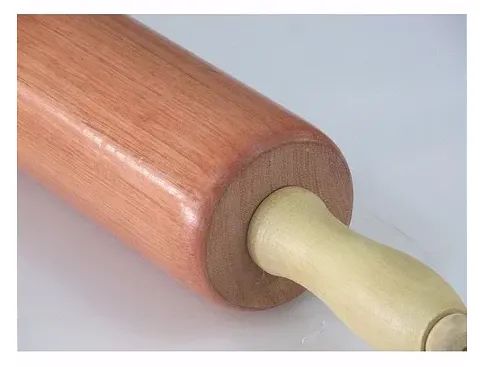 Rolo De Massas Giratório Em Madeira Maciça com 50x7Cm - Foto 4