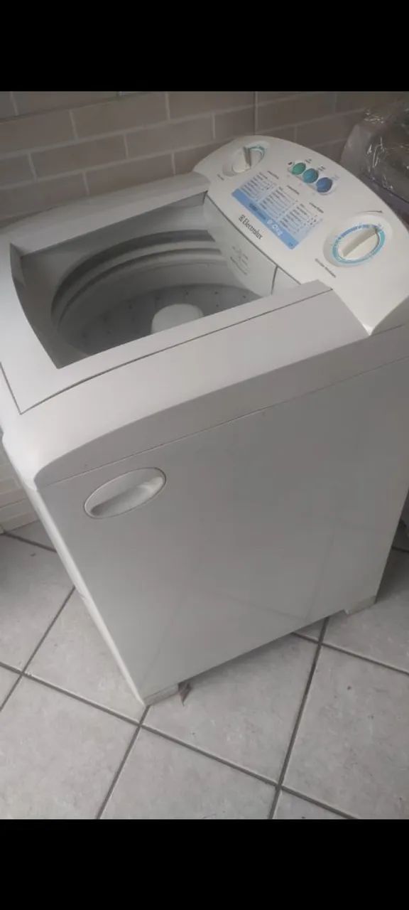 Máquina de Lavar Roupa Electrolux 9kg modelo grande ótimo estado - Foto 2