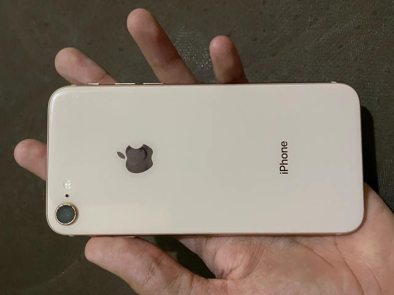 iPhone8 本体 iPhone8本体