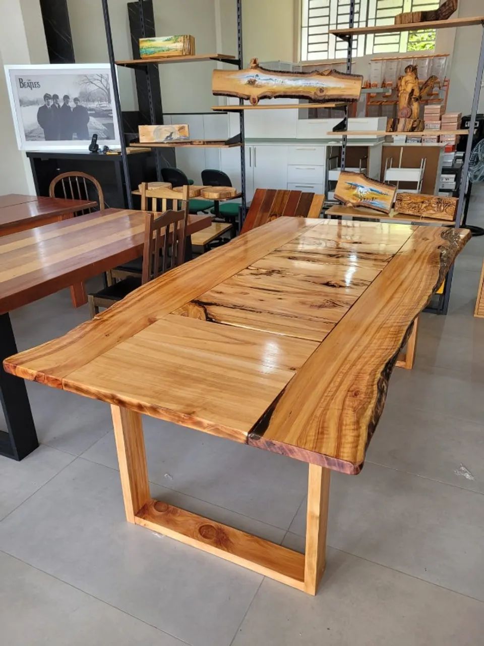 Mesa De Jantar Rustica -Madeira Cipreste -Borda Orgânica -Resina Natural -Verniz Natural - - Foto 4