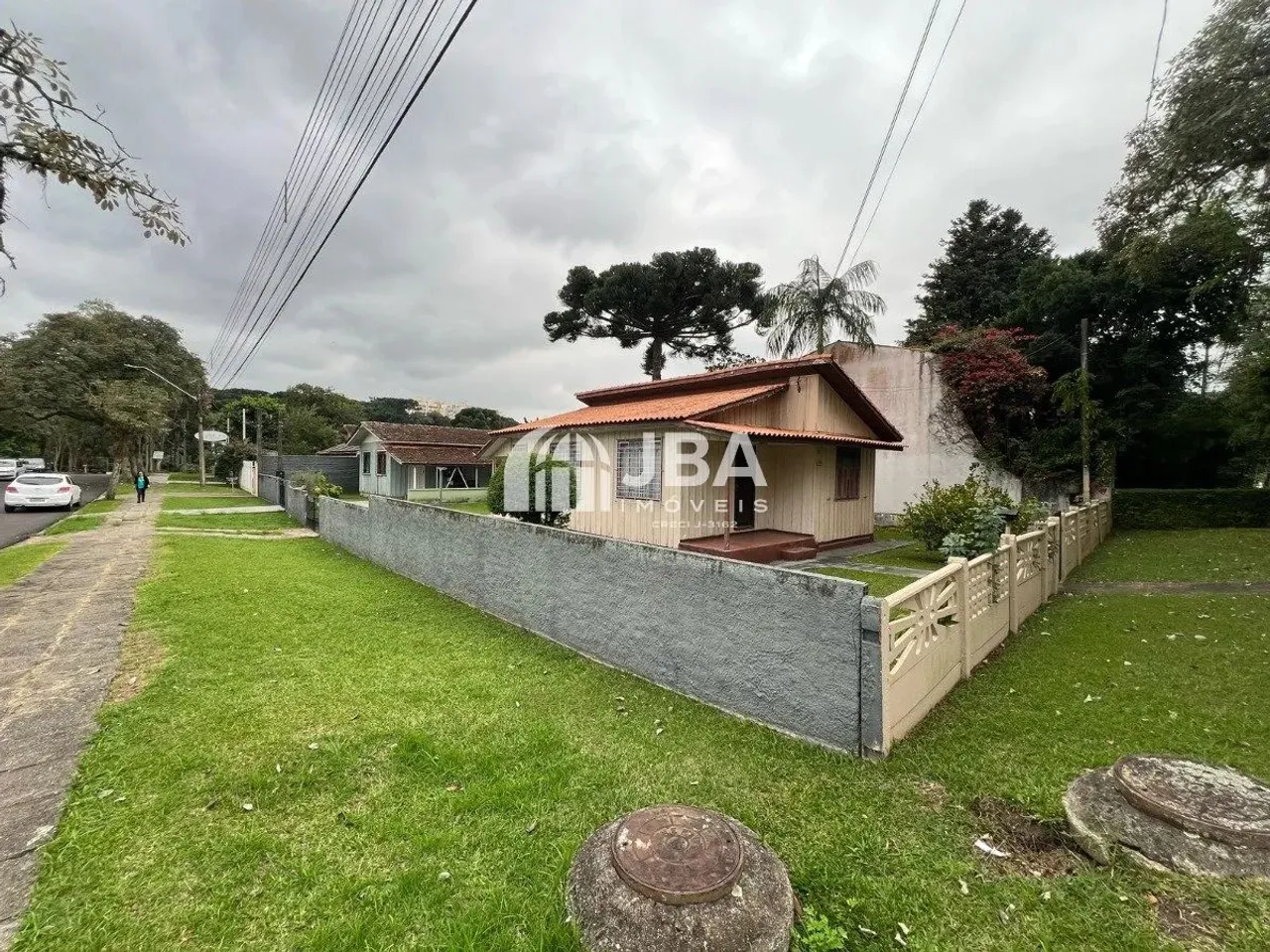 Imóvel para venda tem 560 metros quadrados em Bacacheri - Curitiba - PR