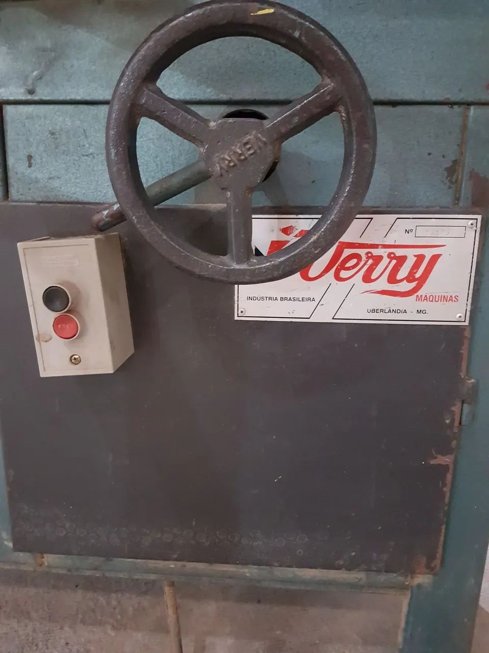 Esquadrejadeira Verry Hobby Corte Reto, 220V,  Motor Trifásico  3CV Metalcorte.  - Foto 4