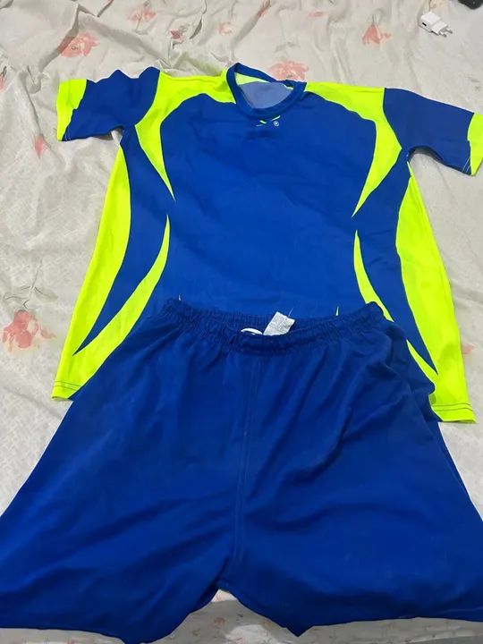 Camiseta e Short de Futebol - Uniforme Completo