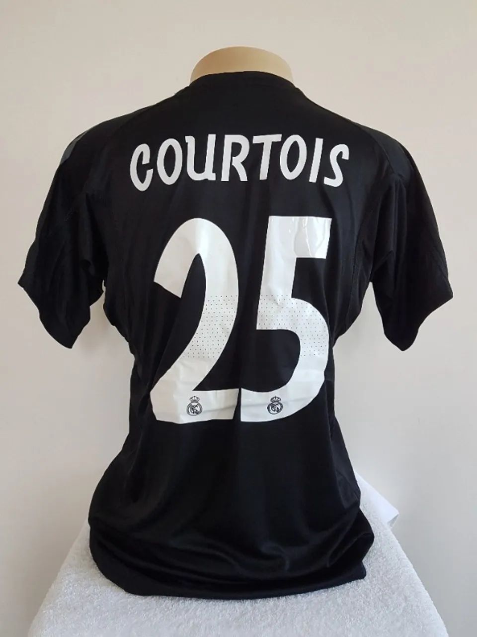 Camisa Real Madrid Goleiro Personalizada com Patchs Peça Única - Foto 2