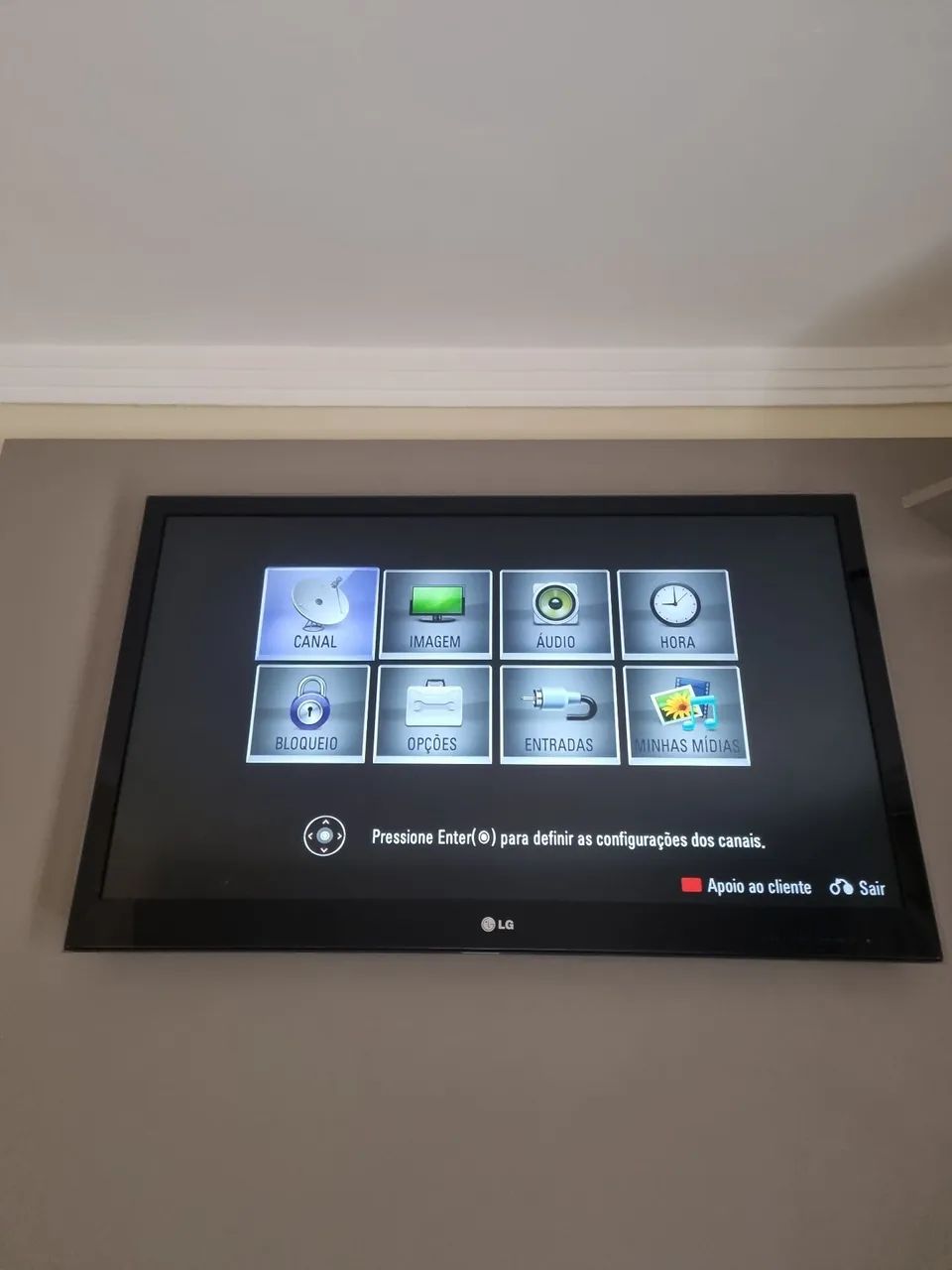 TV LG 3D com 4 óculos