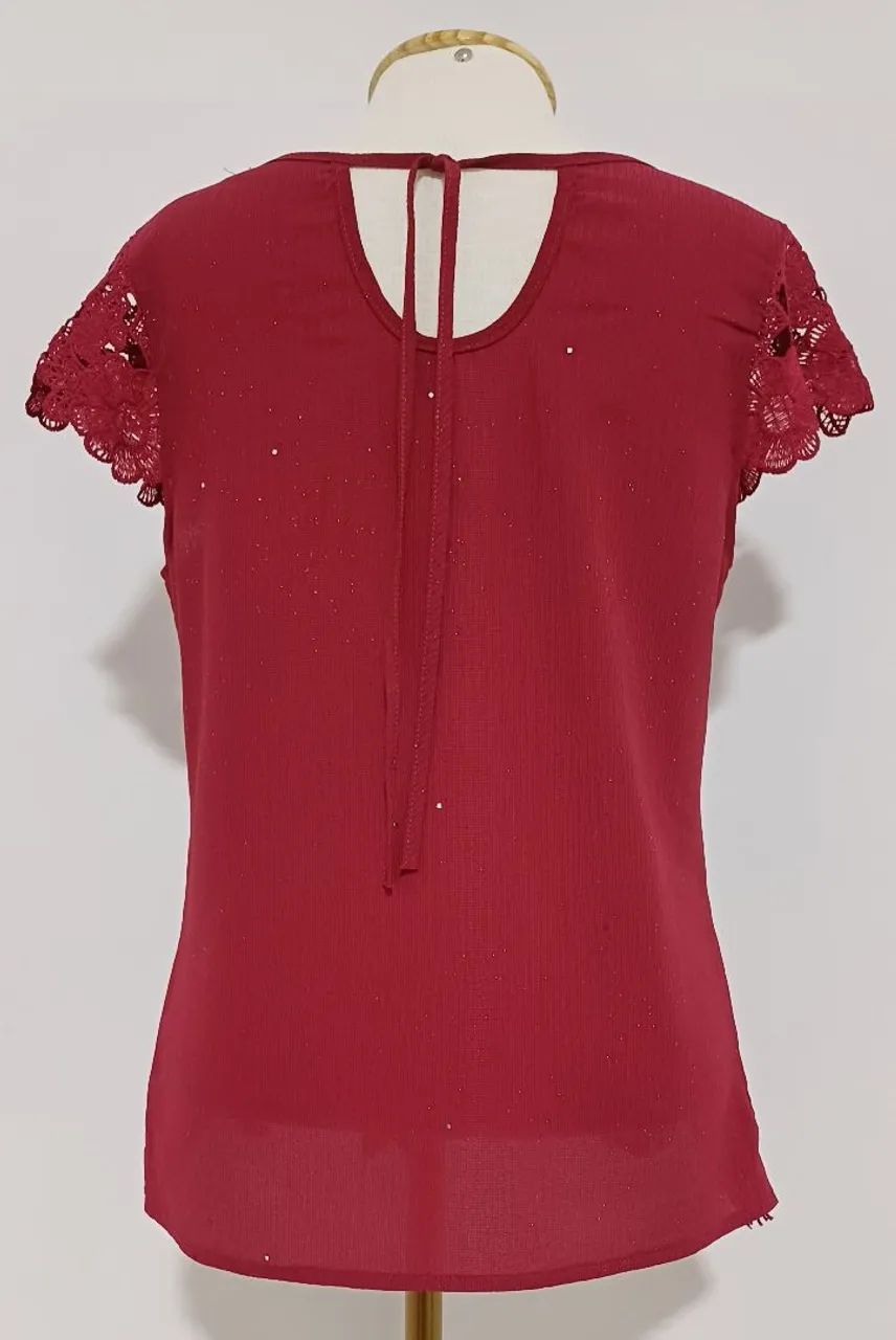 Blusa vermelha com brilho e renda Tamanho P - Foto 4
