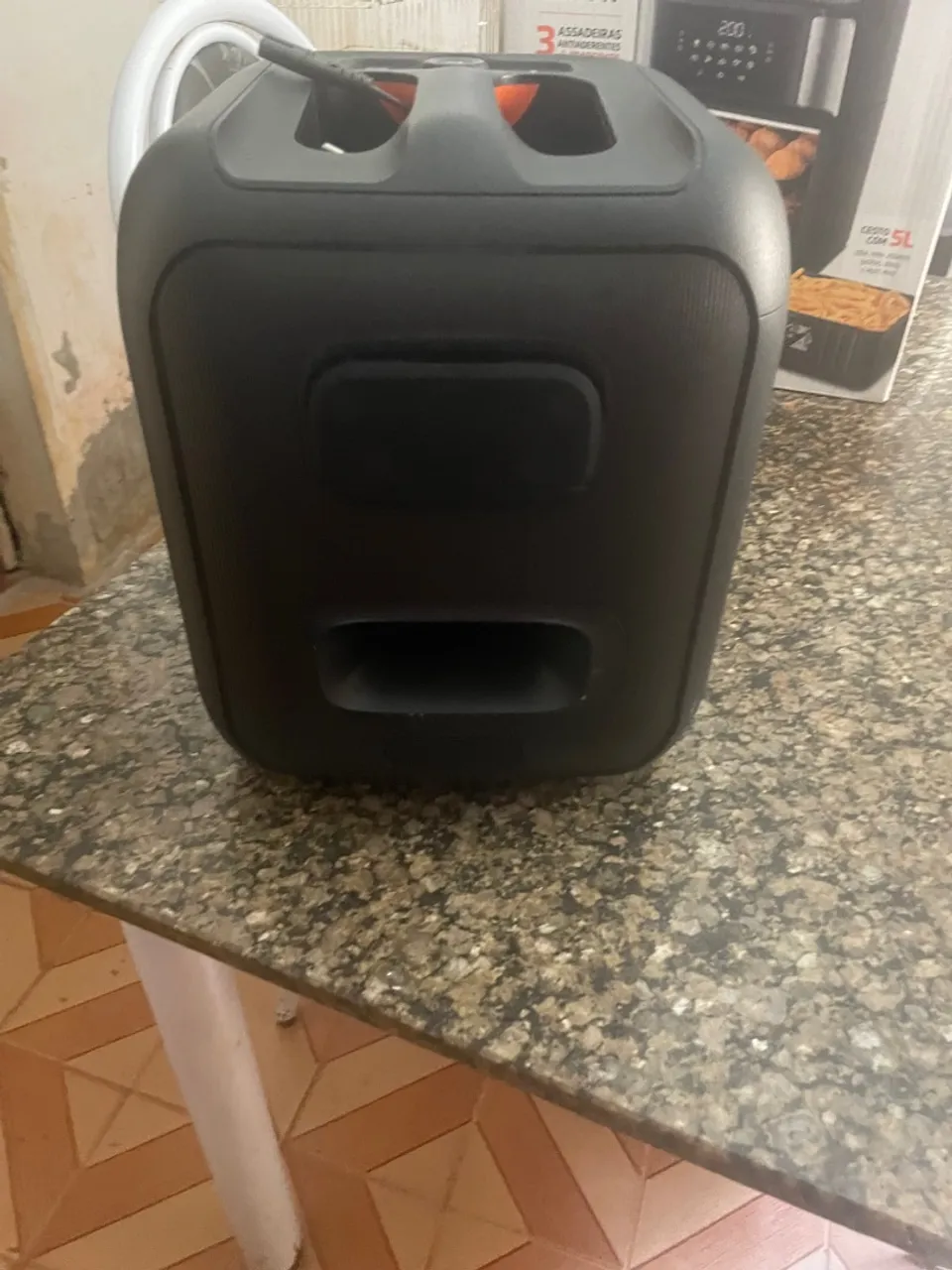 Caixa de som portátil potente