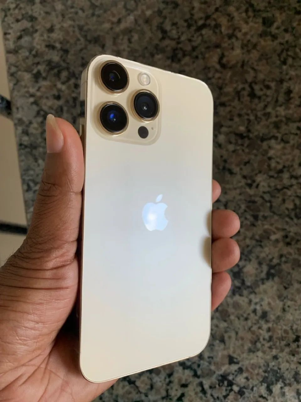 Carcaça de iPhone XR p iPhone 15 pro!