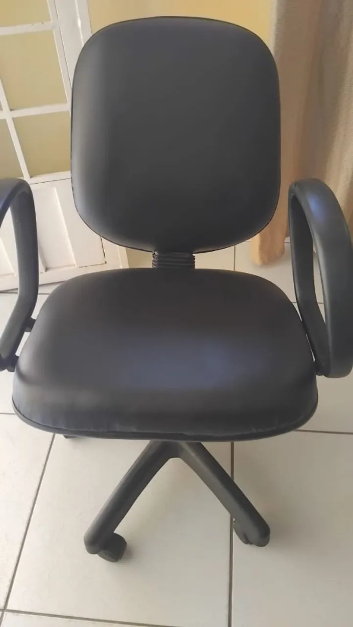 Cadeira de Escritório Preta Confortável