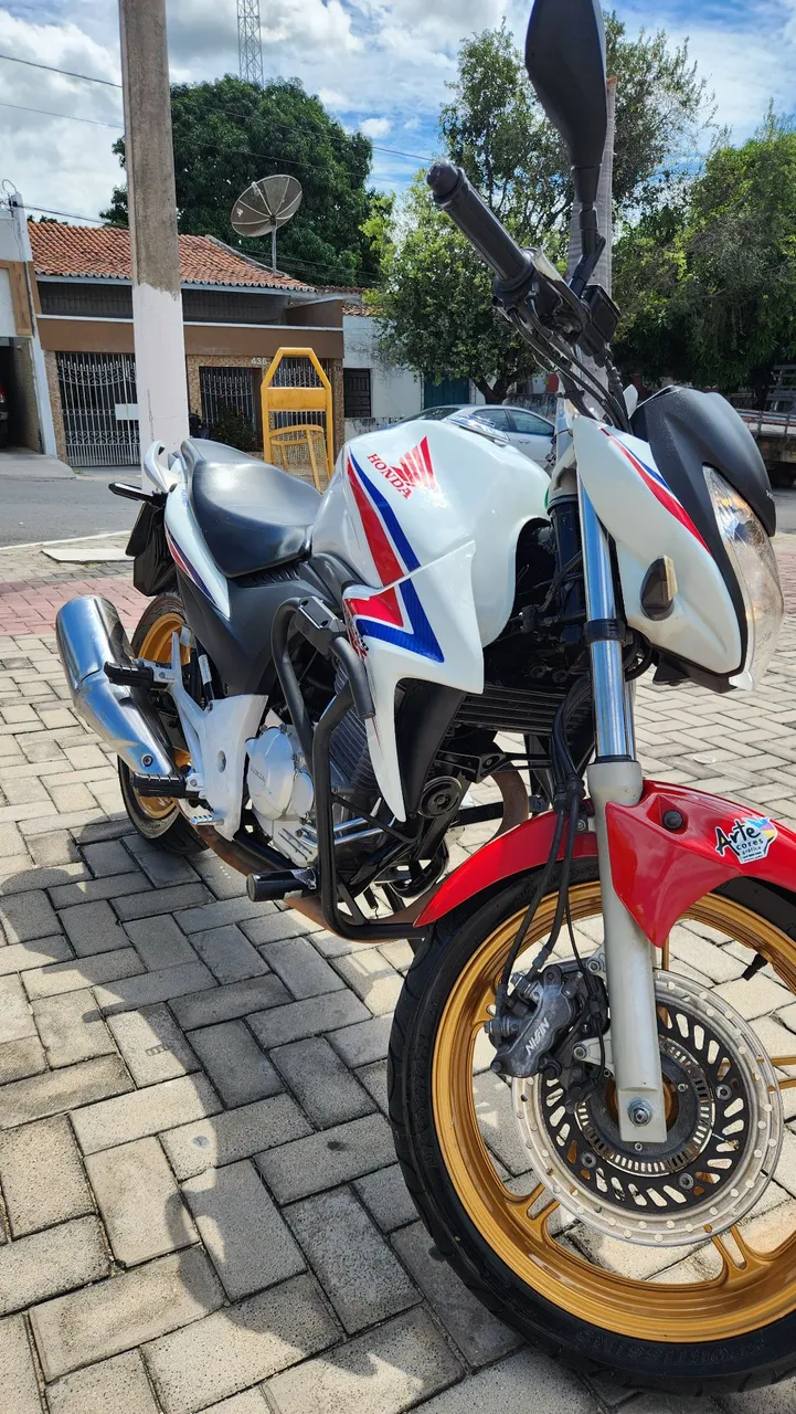 CB 300R 2015 - novíssima