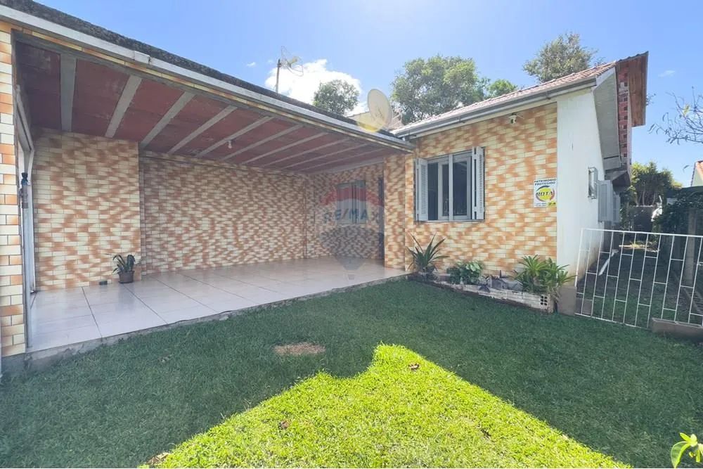 Casa com pátio e toda cercada no bairro Ouro Verde. - Foto 2