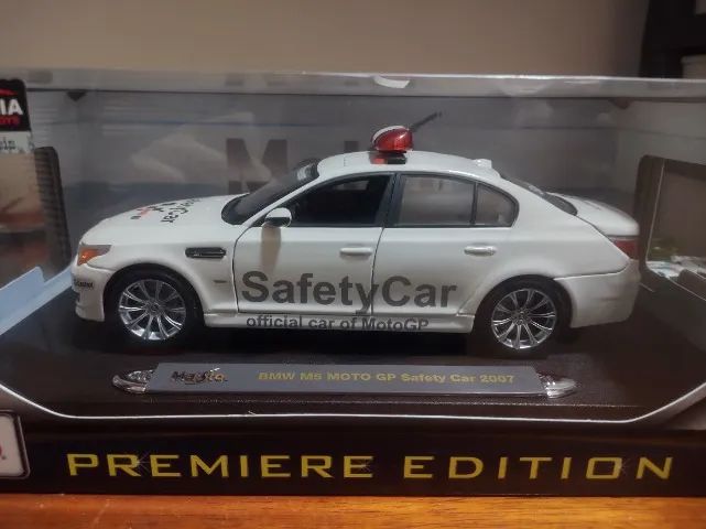 ミニカー Maisto  M5 Safety Car 1/18 BMW M5 Moto GP Safety Car Maisto 1:18 perfeita - Hobbies e