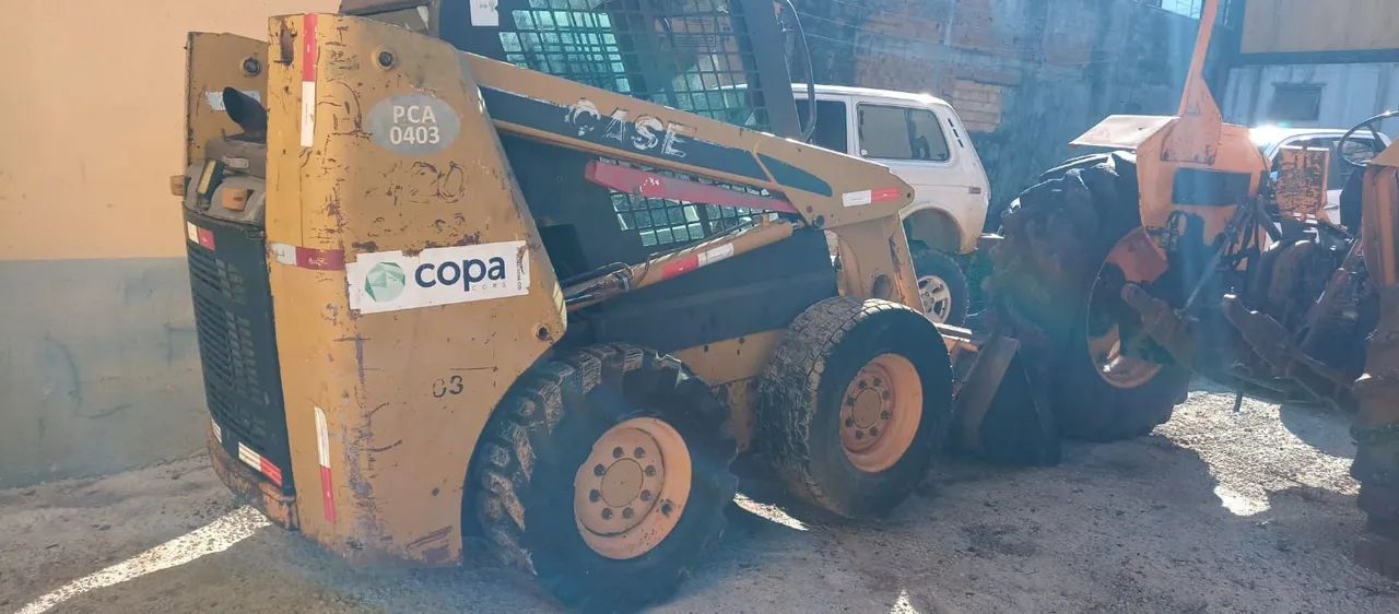 Mini Carregadeira Case 420 usada em bom estado funcionando  - Foto 5