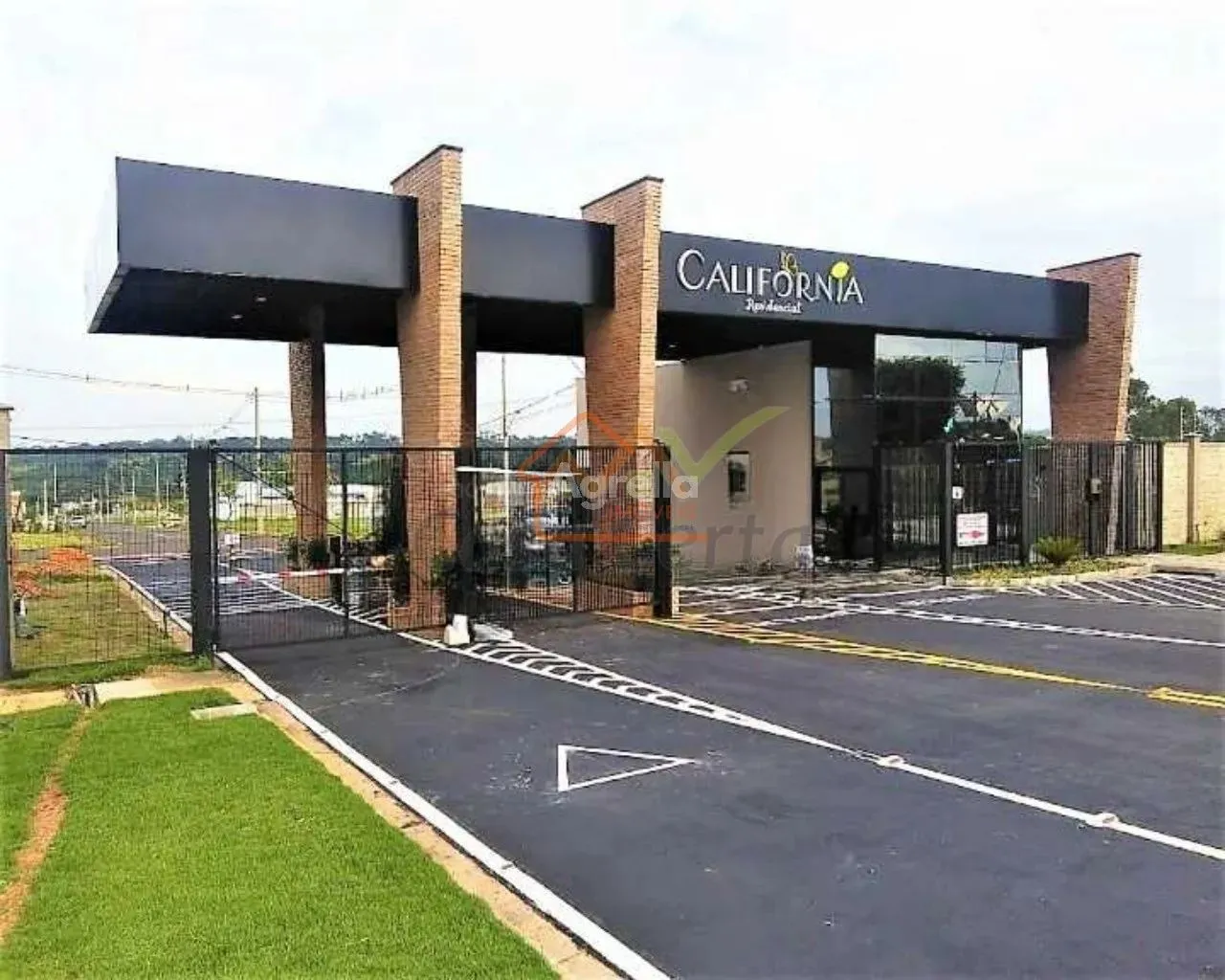 TERRENO COM EXCELENTE LOCALIZAÇÃO NO CONDOMÍNIO CALIFÓRNIA - ESTIVA GERBI/SP