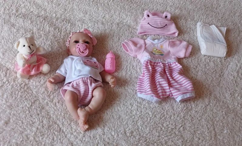 Boneca Reborn Toda  de Silicone Sólido 35 cm. - Foto 6