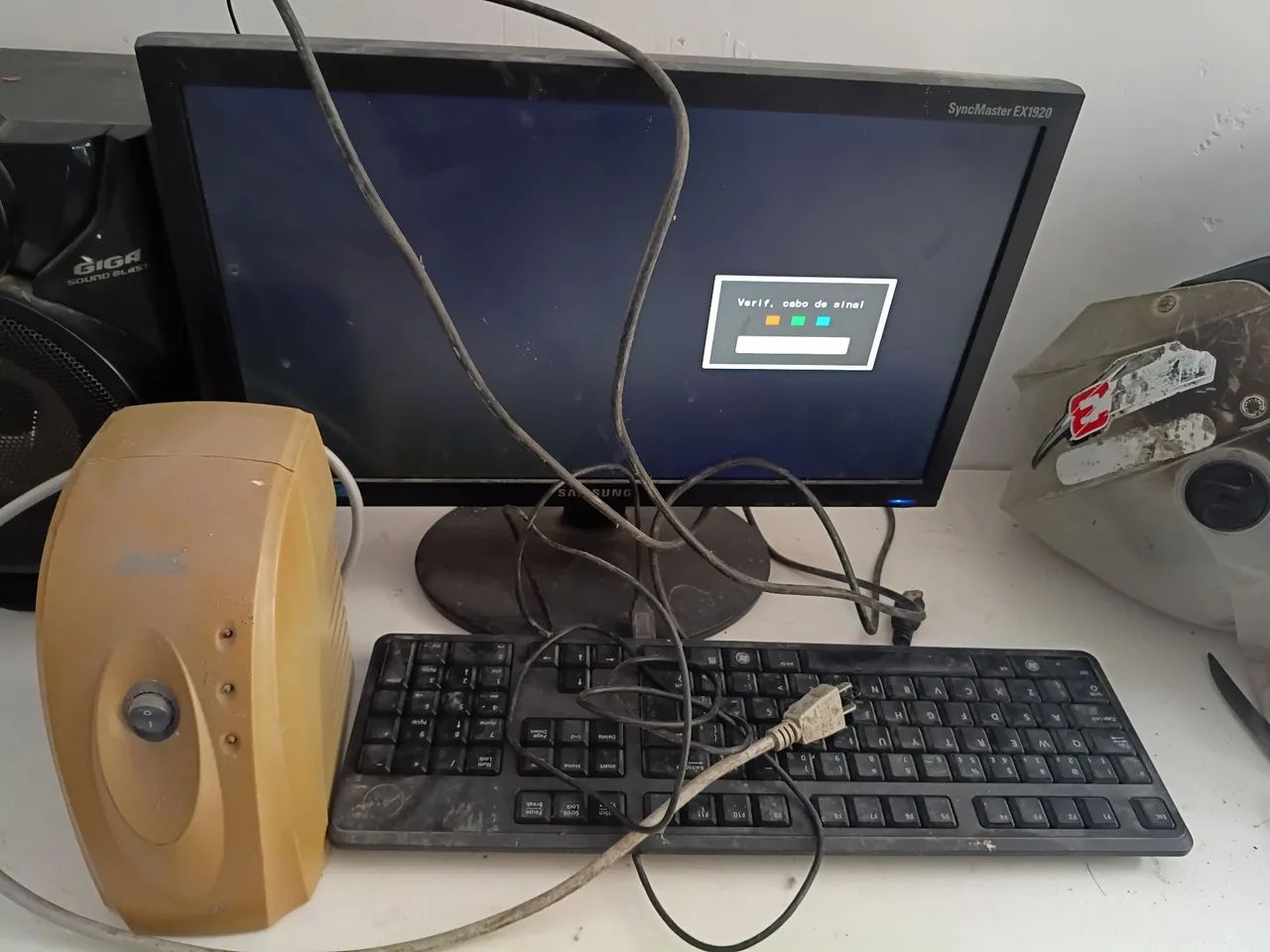 Tela de computador+ teclado 