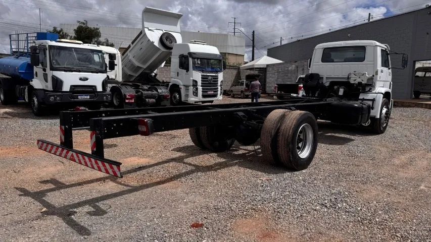 VOLKSWAGEN 15180 2004 NO CHASSIS - Caminhões - Moinho dos Ventos
