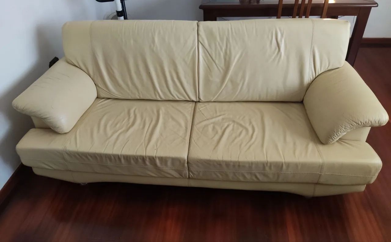 Sofá em couro 2 e 3 lugares