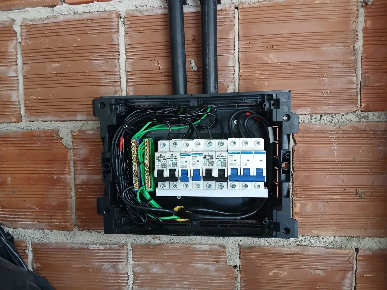 Faço serviços de estalacões elétricas  - Foto 2