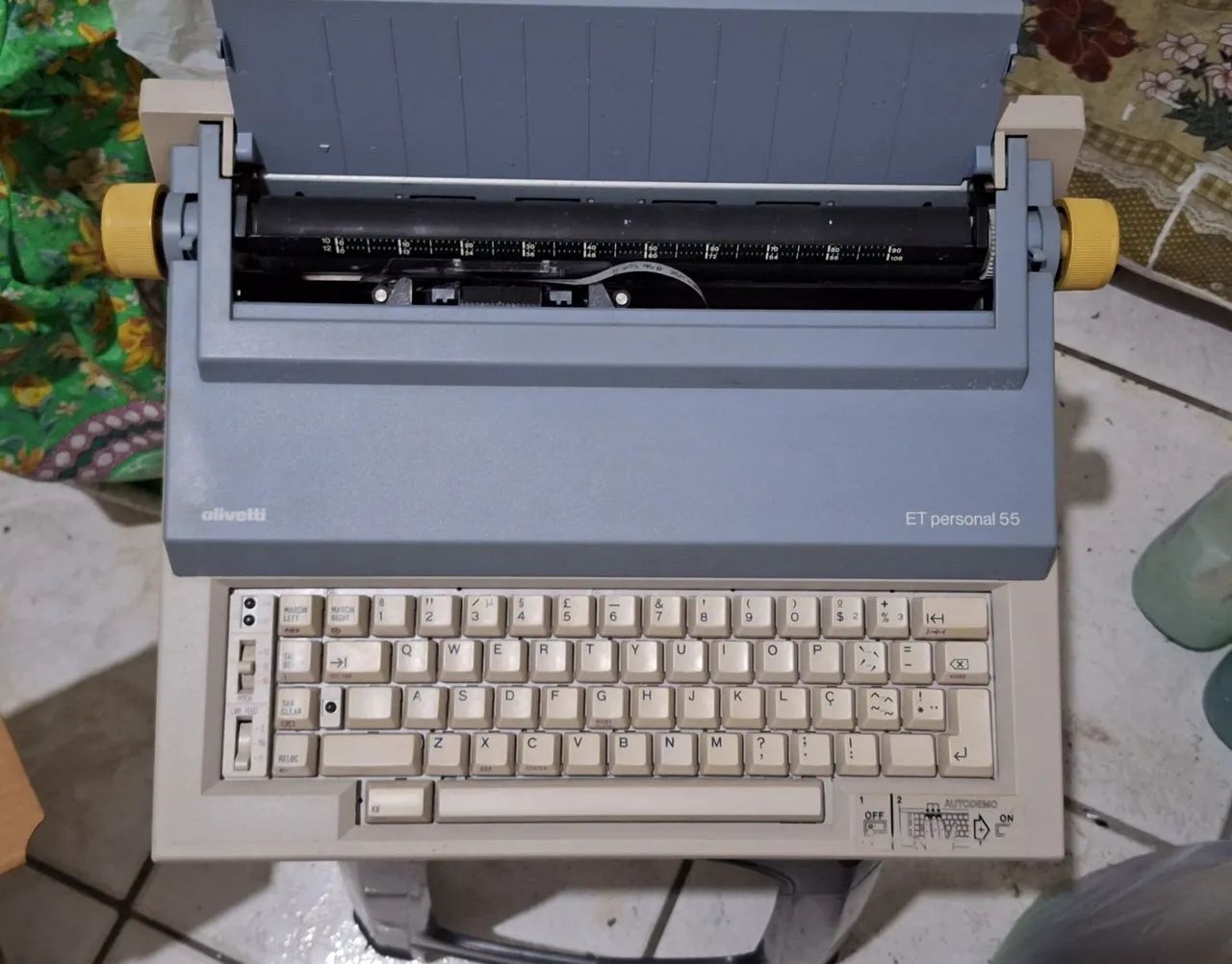 Maquina de escrever olivetti