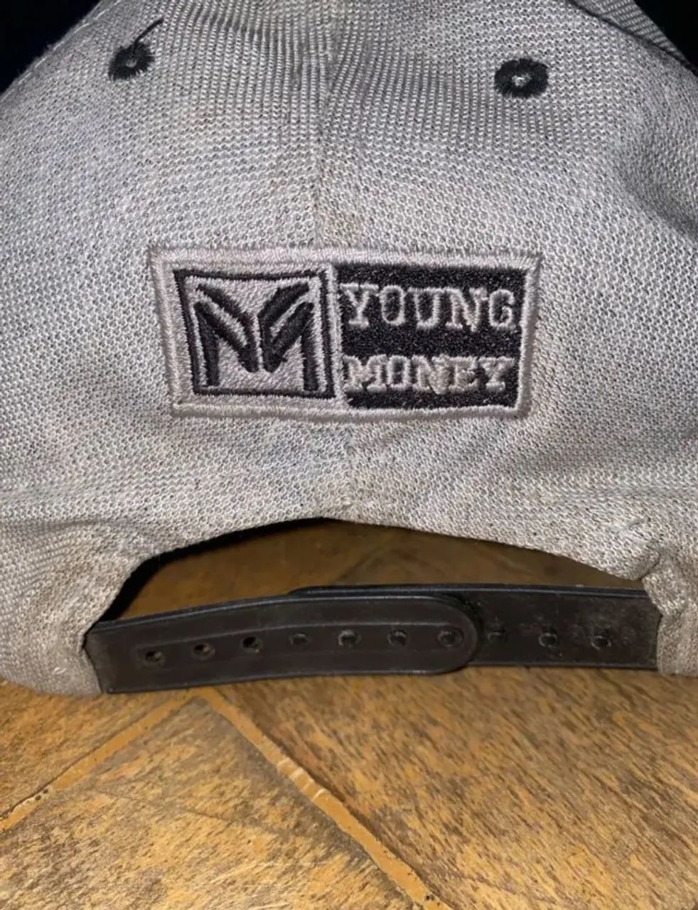 boné snapback young money cinza - Foto 5
