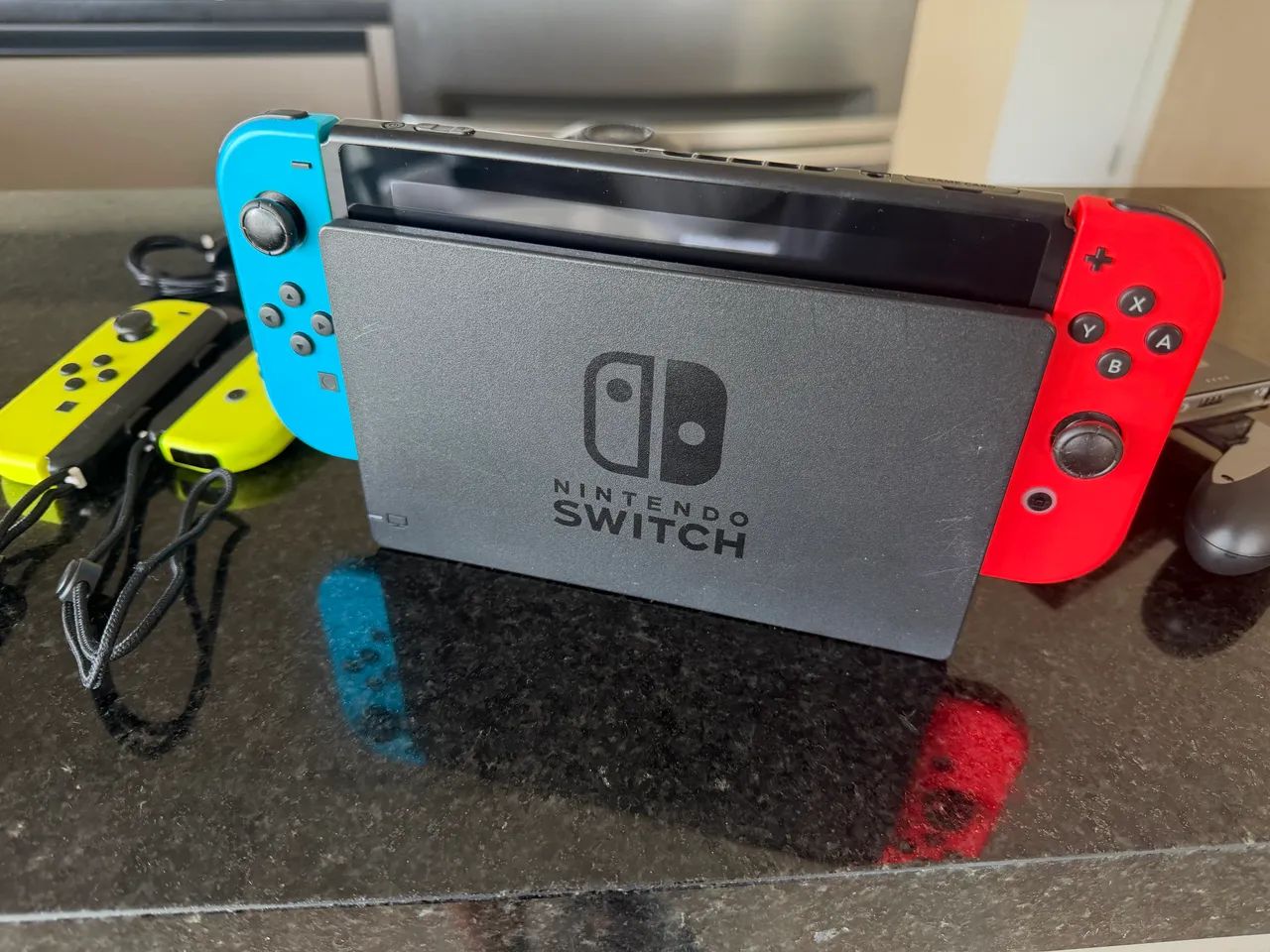Nintendo Switch V1 Desbloqueável + 4 Joy-Cons + Dock Original - Foto 3