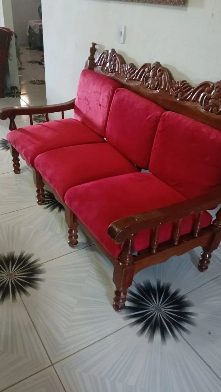 Sofá de madeira com estofado novo - Foto 3