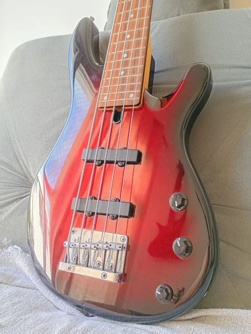 Baixo Yamaha BB 405