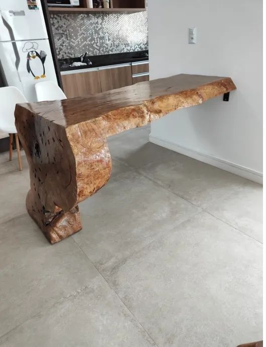 Conjunto de mesas em tronco de arvores, estilo cascata